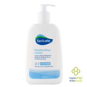 🧴 معرفی محصول لوسیون مرطوب‌کننده صورت و بدن سری کیت (Sericate) یک محصول تخصصی برای پوست‌های خشک، نرمال و حساس است. این لوسیون با داشتن ترکیبات مغذی مثل پترولاتوم، ویتامین E، سرامید و روغن زیتون، به عمق پوست نفوذ کرده و با ایجاد لایه‌ای محافظ، از خروج رطوبت جلوگیری می‌کند. فرمولاسیون سبک و غیرچسبناک این لوسیون باعث می‌شود پوست در تمام طول روز نرم، لطیف و مرطوب باقی بماند. 🌟 مزایا حاوی ترکیبات مرطوب‌کننده مؤثر مانند پترولاتوم، سرامید و روغن زیتون حفظ رطوبت پوست به مدت طولانی و کمک به ترمیم و بازسازی پوست محافظت از پوست در برابر اثرات مخرب رادیکال‌های آزاد تقویت سد دفاعی پوست و پیشگیری از خشکی و پوسته‌پوسته شدن مناسب برای پوست‌های خشک، نرمال و حساس دارای بافت سبک و جذب سریع بدون حس چربی فاقد عطر و پارابن، مناسب برای پوست‌های حساس 💧 ترکیبات کلیدی پترولاتوم: ایجاد لایه محافظ روی پوست و جلوگیری از تبخیر آب توکوفریل استات (ویتامین E): آنتی‌اکسیدان قوی برای محافظت در برابر رادیکال‌های آزاد سرامید NP: ترمیم و تقویت سد دفاعی پوست، حفظ رطوبت طبیعی روغن زیتون: تغذیه، نرمی و لطافت پوست با خاصیت بازسازی‌کننده گلیسیرین: جذب رطوبت از محیط و حفظ نرمی پوست ✨ طرز مصرف پس از پاکسازی پوست صورت و بدن، مقدار مناسبی از لوسیون مرطوب‌کننده سری کیت را روی پوست خشک یا مرطوب بمالید و تا جذب کامل ماساژ دهید. استفاده روزانه، به‌ویژه پس از استحمام، باعث افزایش ماندگاری رطوبت در پوست می‌شود. ⚠️ هشدارها و عوارض جانبی از تماس محصول با چشم خودداری کنید. در صورت بروز هرگونه التهاب یا حساسیت، مصرف را متوقف کنید. در دمای زیر ۳۰ درجه سانتی‌گراد و دور از نور مستقیم خورشید نگهداری شود. دور از دسترس اطفال قرار گیرد. پس از مصرف، درب محصول را به‌خوبی ببندید.